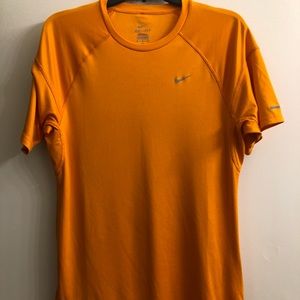 Mens Nike Drifit  T- shirt in Medium